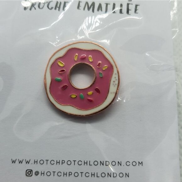 NWT Pier 1 Hotchpotch Sprinkled Donut Enamel Pin - Picture 3 of 3
